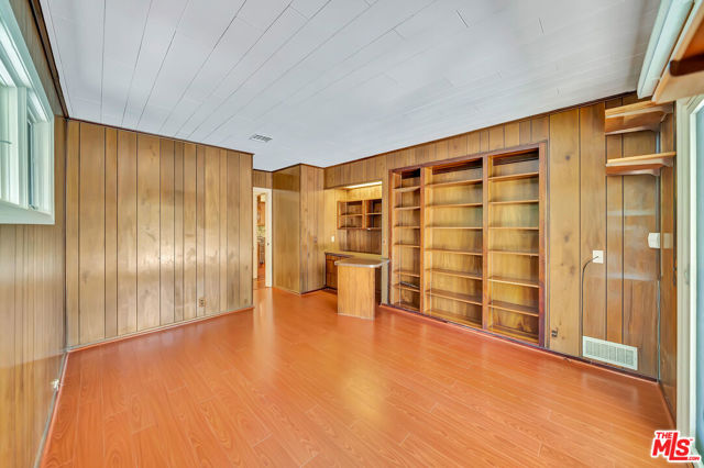 1100 Rodeo Road, Arcadia CA: https://media.crmls.org/mediaz/351b6b5e-ef52-4a7f-9ead-c7fd7e5e85e9.jpg
