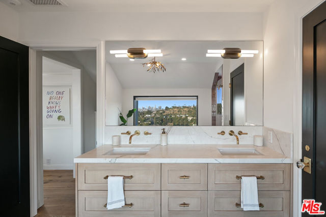 2720 Hollyridge Drive, Los Angeles CA: https://media.crmls.org/mediaz/351b7531-3a8f-4d1d-9e49-fb9ade058fe2.jpg