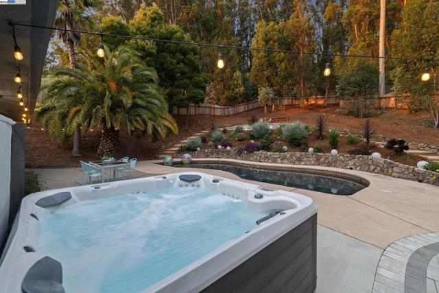 441 FOX HILLS COURT, Oakland CA: https://media.crmls.org/mediaz/351b785e-3cb6-4525-94ae-762ab32c525b.jpg