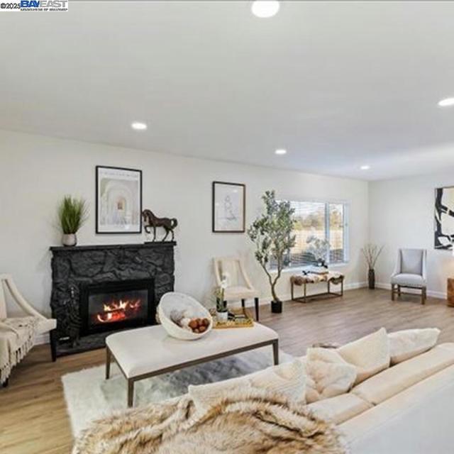 3184 Waugh Place, Fremont CA: https://media.crmls.org/mediaz/351c289e-a7bd-4541-bc88-baf914f77345.jpg