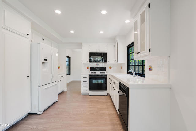 Detail Gallery Image 12 of 49 For 1093 Evenstar Ave, Westlake Village,  CA 91361 - 5 Beds | 2/1 Baths