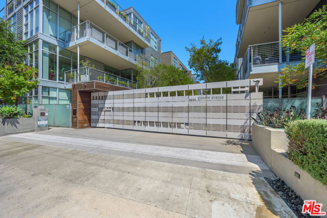 4080 Glencoe Avenue, Marina del Rey CA: https://media.crmls.org/mediaz/351d02b9-92cd-4c2b-a36f-29b4c8ac0fed.jpg