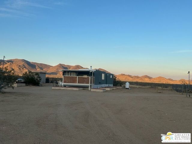 31750 Selmadolph Street, Lucerne Valley CA: https://media.crmls.org/mediaz/351d800f-8232-41e9-a971-643058bafb32.jpg
