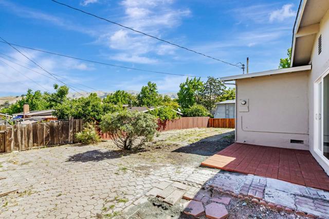 1615 Dennis Avenue, Milpitas CA: https://media.crmls.org/mediaz/351db916-36b6-4ed4-88f6-c08a7a6ab955.jpg