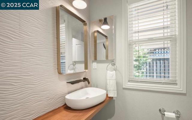 130 Arundel Dr, Hayward CA: https://media.crmls.org/mediaz/351e09a6-4f55-47d9-b168-4191e41014fa.jpg