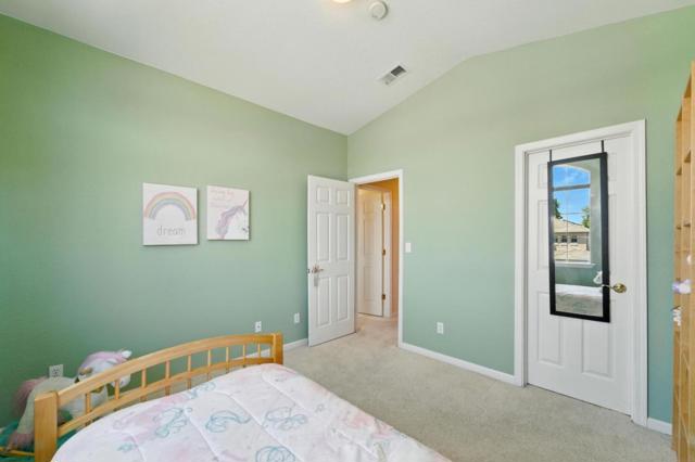1480 Finch Lane, Gilroy CA: https://media.crmls.org/mediaz/351e2c11-1907-42cf-a5df-6e87ee423e43.jpg