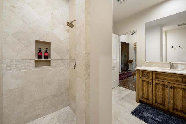 73342 Bursera Way, Palm Desert CA: https://media.crmls.org/mediaz/351e4e0d-7eee-4f7e-ab66-4062d1308032.jpg