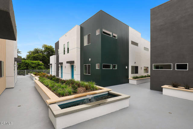 2000 Lake Avenue, Altadena CA: https://media.crmls.org/mediaz/351e555d-a4ec-4d01-9146-286b2d7b35e2.jpg