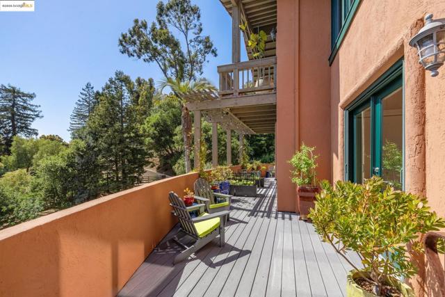 260 Alvarado Rd, Berkeley CA: https://media.crmls.org/mediaz/351e6009-73b5-409f-9930-a7f8dc878198.jpg