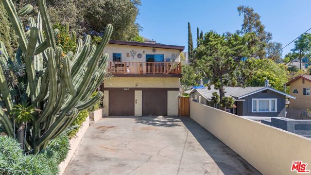 2160 Lake Shore Avenue, Los Angeles CA: https://media.crmls.org/mediaz/351e837e-259f-4bf0-ba09-03cd835cd487.jpg