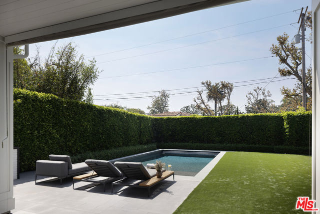 1628 Georgina Avenue, Santa Monica CA: https://media.crmls.org/mediaz/351e951f-7421-4abf-94ed-f7a0726fdb3e.jpg