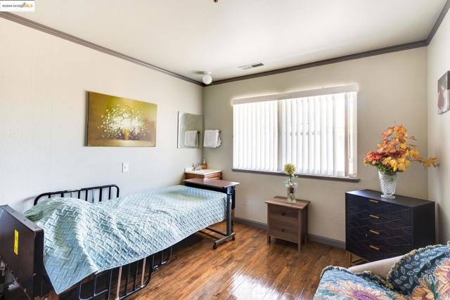 18905 Standish Ave, Hayward CA: https://media.crmls.org/mediaz/351ead9a-4ff8-4827-85b0-0bd18bd9e606.jpg