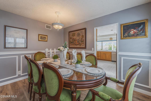 2653 N Broadmoor Avenue, Simi Valley CA: https://media.crmls.org/mediaz/351f2b28-e09e-4705-8453-98f0117c7606.jpg