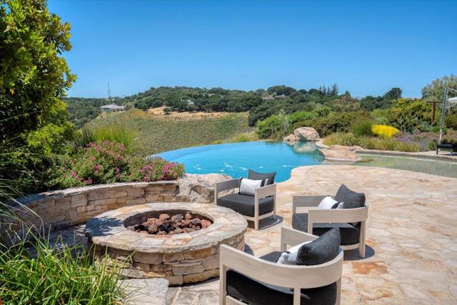 25926 Puerta Del Cajon, Monterey CA: https://media.crmls.org/mediaz/351f95c6-31b9-4091-aa06-2480c7b887dc.jpg