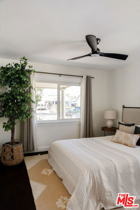 5748 7th Avenue, Los Angeles CA: https://media.crmls.org/mediaz/351f97b8-edb2-4b3d-9502-4c5401ec584f.jpg