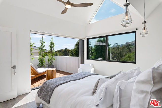 31866 Seafield Drive, Malibu CA: https://media.crmls.org/mediaz/351fa1a1-b00c-4b65-802e-ff7c6cd476f7.jpg