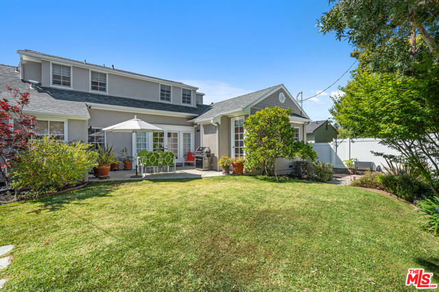 10574 Holman Avenue, Los Angeles CA: https://media.crmls.org/mediaz/351fd213-cf66-425c-9c41-c4c121dd7750.jpg