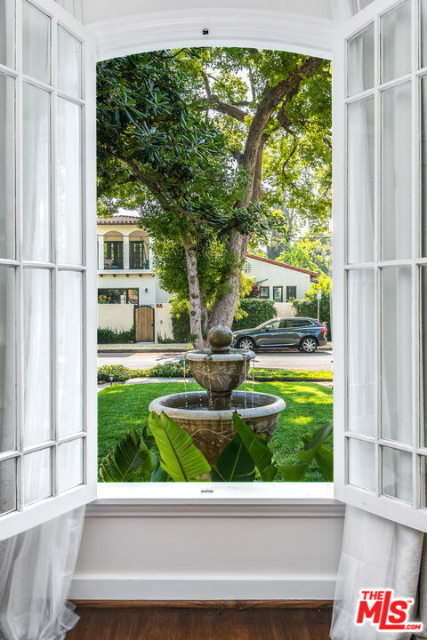 4654 Denny Avenue, Toluca Lake CA: https://media.crmls.org/mediaz/35202476-eab3-42ae-92dc-f3575dc99d34.jpg