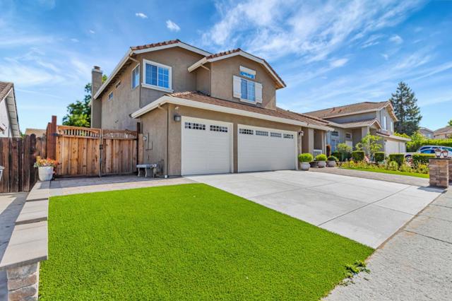 1700 Hemlock Court, Hollister CA: https://media.crmls.org/mediaz/35208db7-3ca5-4d63-82bc-0685a8bd5566.jpg