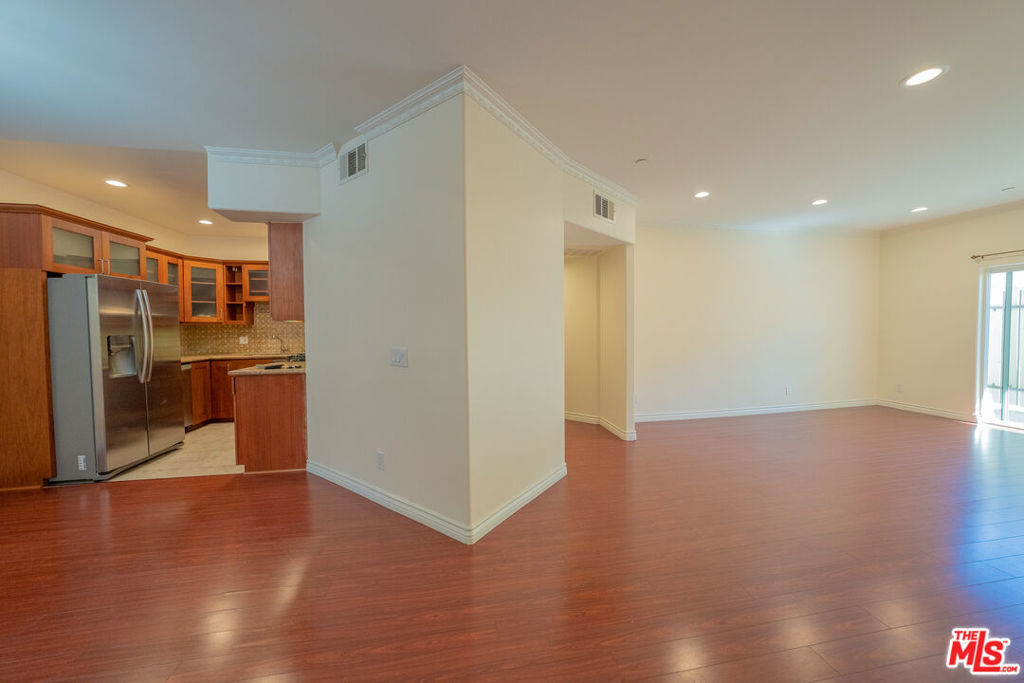 626 E Orange Grove Avenue #105
