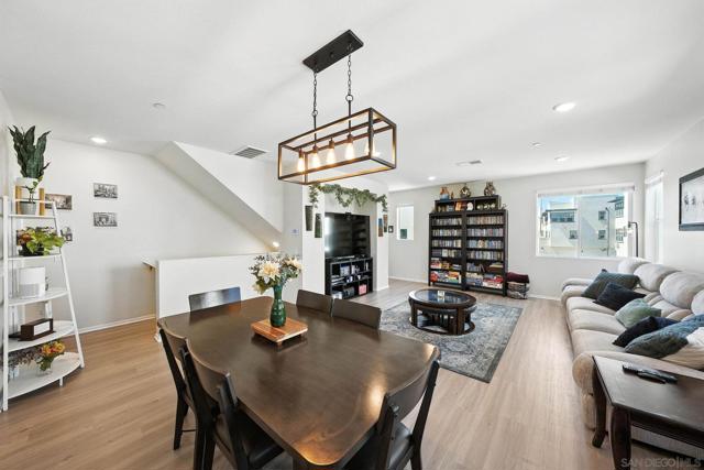 5405 Calle Sand Arch, San Diego CA: https://media.crmls.org/mediaz/3520fd04-027f-490a-af6f-5d102cd850fc.jpg