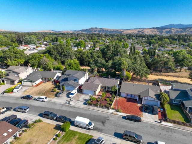 486 Fontanelle Court, San Jose CA: https://media.crmls.org/mediaz/35212bf8-8083-46b2-b67c-2511fd73df3b.jpg