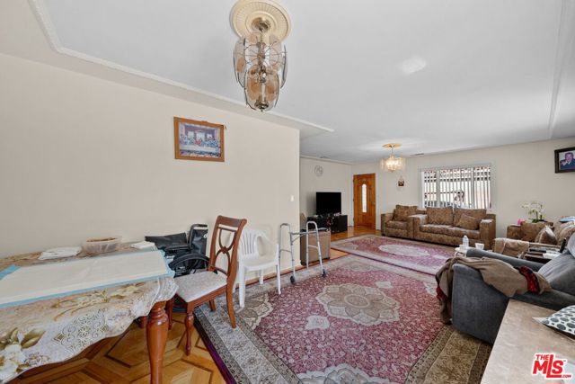 8058 Fulton Avenue photo 32