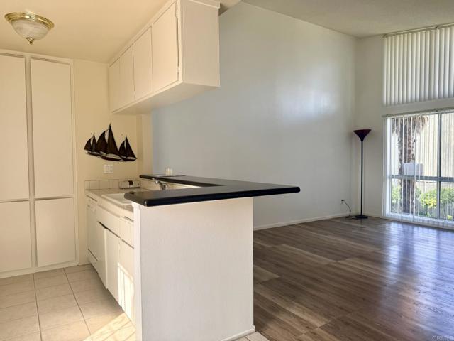 Detail Gallery Image 4 of 27 For 808 Coriander Dr #D,  Torrance,  CA 90502 - 1 Beds | 1 Baths