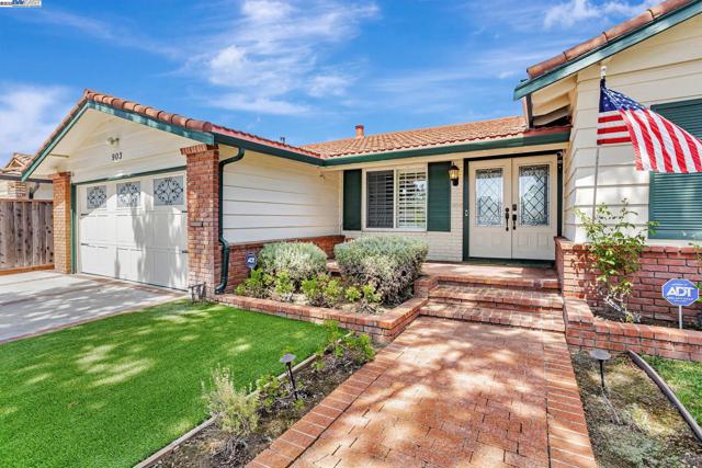 903 Lanewood Dr, San Jose CA: https://media.crmls.org/mediaz/3521995b-5f3e-417d-a1cd-f23f949d05e2.jpg