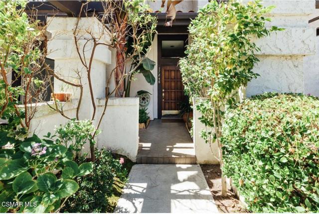 17248 Palisades Circle, Pacific Palisades CA: https://media.crmls.org/mediaz/3521b7bf-9e85-4fcd-8c34-a98e0fdda35d.jpg