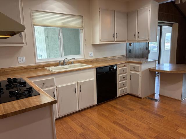 3535 Linda Vista Drive, San Marcos CA: https://media.crmls.org/mediaz/3521e668-3203-4a98-a6ed-08ea04a09c22.jpg