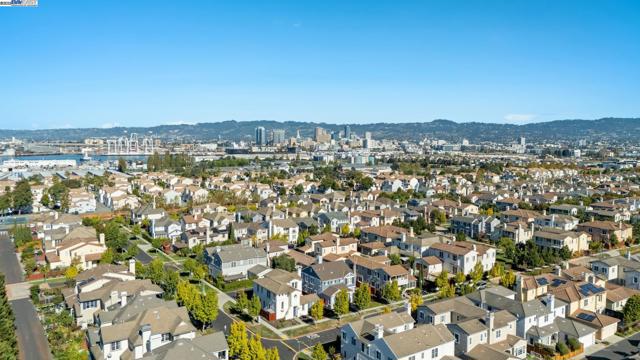 5 Cornelius Sq, Alameda CA: https://media.crmls.org/mediaz/3521fff2-ec7d-4738-aee1-a8e8f198f0aa.jpg