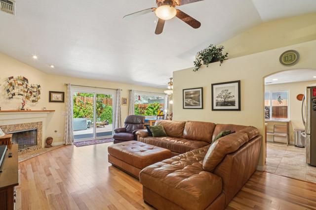 52165 Avenida Cortez, La Quinta CA: https://media.crmls.org/mediaz/35221e40-3f1f-488a-9ce4-590013172749.jpg