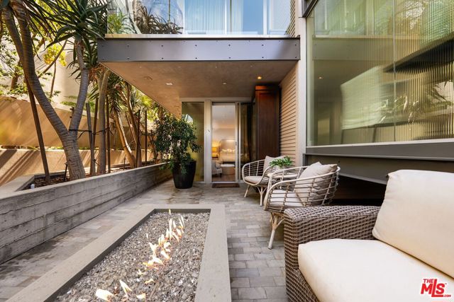 1012 2nd Street, Santa Monica CA: https://media.crmls.org/mediaz/35227784-a462-4771-934f-bcc5c9ab9d68.jpg