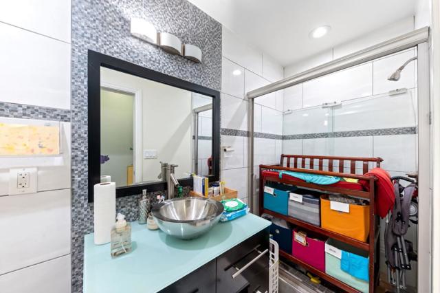 440442 29th Street, San Francisco CA: https://media.crmls.org/mediaz/3522f3af-8ee0-40a8-840d-d09a28070eed.jpg