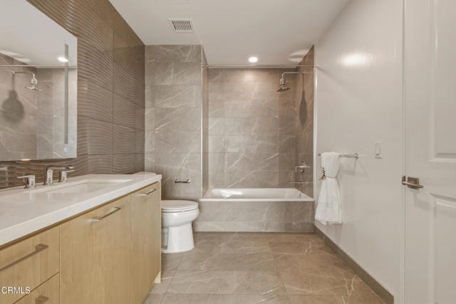 Detail Gallery Image 8 of 17 For 400 S Broadway #1801,  Los Angeles,  CA 90013 - 1 Beds | 1 Baths