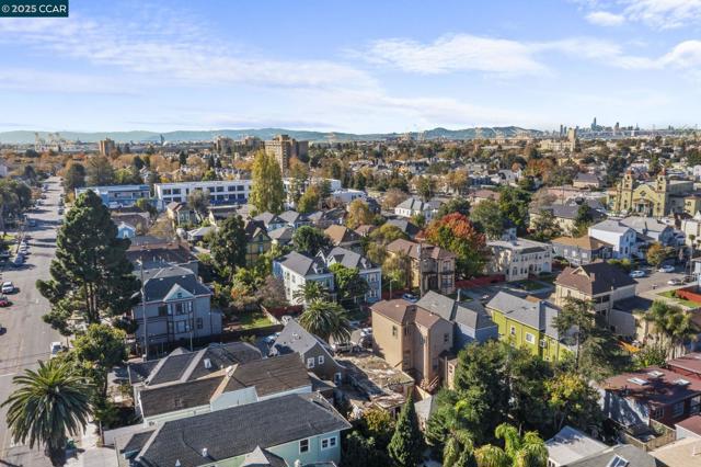 814 20th Street, Oakland CA: https://media.crmls.org/mediaz/352333c9-db15-4712-a1c2-b9b5854faa4b.jpg