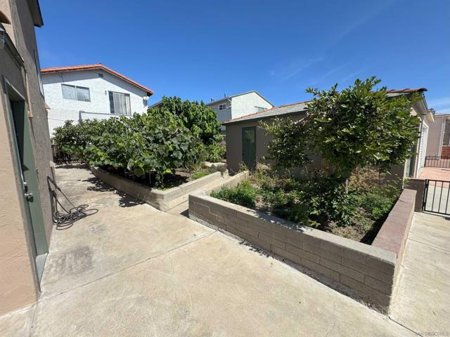 3102 Fenelon St, San Diego CA: https://media.crmls.org/mediaz/352365a1-bbf5-44a7-b438-9097ce47b2a1.jpg