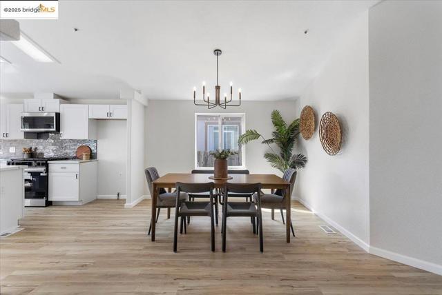 33526 4th ST, Union City CA: https://media.crmls.org/mediaz/35236846-2480-4a1a-9844-4f1dd6c7e6b3.jpg