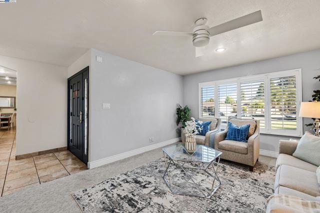 4955 Swindon Pl, Newark CA: https://media.crmls.org/mediaz/3523d33e-d7c4-4ae5-b4ab-171682cb1c18.jpg