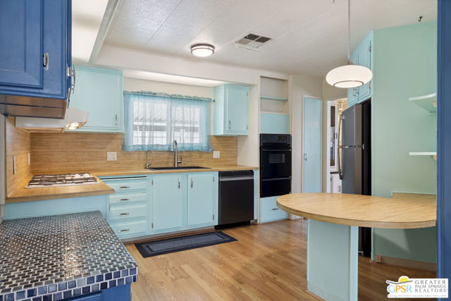 210 Coyote Drive, Palm Springs CA: https://media.crmls.org/mediaz/3524b982-d46e-47df-8ae4-8fbd3c0a3e75.jpg