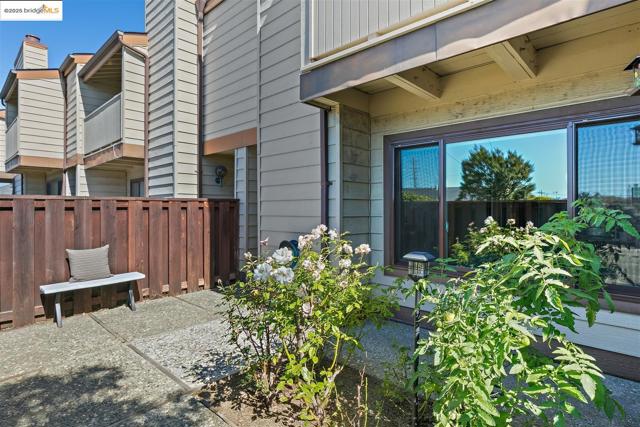 1130 Richmond ST, El Cerrito CA: https://media.crmls.org/mediaz/352522b9-b598-43b0-afe8-da1deb8b184e.jpg