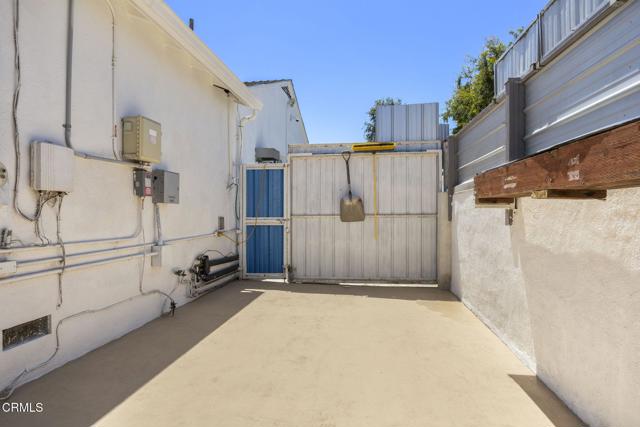 1213 Doris Avenue, Oxnard CA: https://media.crmls.org/mediaz/3525e827-94f3-44c4-81e8-c95e9787edf1.jpg