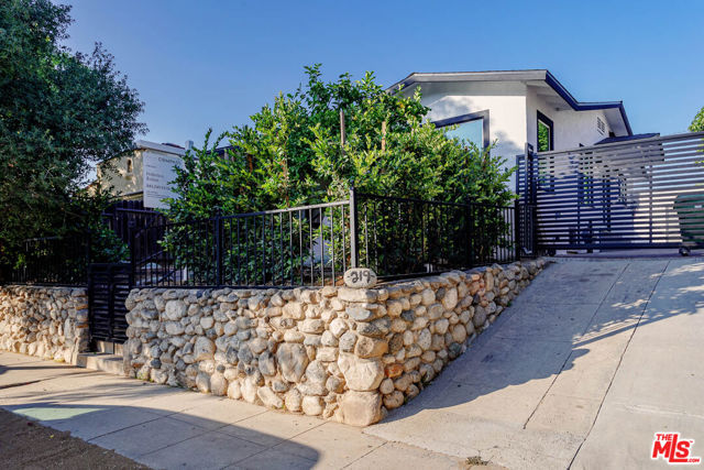 219 Joy Street, Los Angeles CA: https://media.crmls.org/mediaz/352617ed-58f3-4bf5-8e52-c4b86780b3a4.jpg