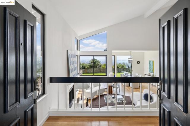 6019 Ridgemont Dr, Oakland CA: https://media.crmls.org/mediaz/35262302-88ac-43e9-badb-efd466fb62cd.jpg