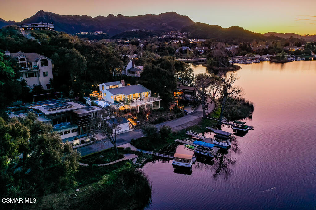 https://media.crmls.org/mediaz/35267927-d759-4d48-8262-cad4f951e93b.jpg?preset=X-Large