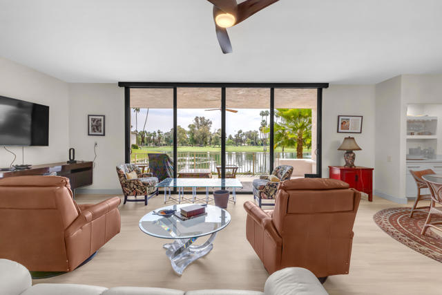 910 Island Drive, Rancho Mirage CA: https://media.crmls.org/mediaz/35269872-006a-4f0d-a981-34e308050629.jpg