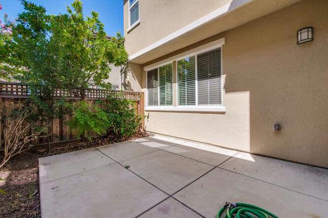 525 Aspen Place, East Palo Alto CA: https://media.crmls.org/mediaz/3526c49c-09c3-4fd8-9096-dbe1456c53b0.jpg