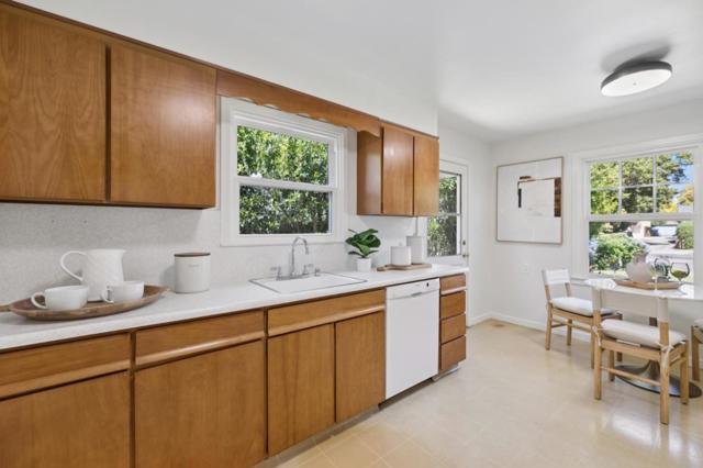 1050 Boranda Avenue, Mountain View CA: https://media.crmls.org/mediaz/3526d47e-799e-4318-843e-bbd46a62629d.jpg