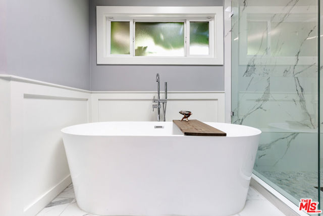 13513 Cheltenham Drive, Sherman Oaks CA: https://media.crmls.org/mediaz/3527114d-bb71-45a4-a16a-54a528478f31.jpg